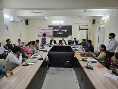 मध्यप्रदेश मानव अधिकार आयोग के अध्यक्ष डॉ. अवधेश प्रताप सिंह एवं पुलिस उप महानिरीक्षक श्री मुकेश श्रीवास्तव ने आज कलेक्ट...