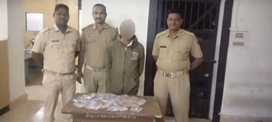 ଖରିଆର: ସିନାପାଲିରେ ପୋଲିସ ଦ୍ୱାରା ଦେଶି ମଦ ଜବତ, ଜଣେ ଗିରଫ ନେଇ ଏସପିଙ୍କ ସୂଚନା