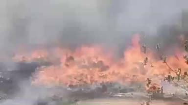 ஈரோடு: பெரியசேமூர் பகுதியில் காலனியில் பழைய சிபஸாபிளாஸ்டிக் சாக்கில் இருந்து பிளாஸ்டிக் சிப்ஸ் தயாரிக்கும் நிறுவனம் தீப்பிடித்து எரிந்தது