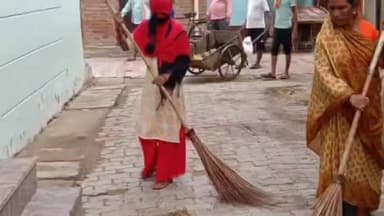 खालवा: क्यूआर कोड स्कैन करते ही पहुंचेगा स्वच्छता मित्र, मिनटों में होगी सफाई, ग्रामीण उठा रहे सुविधा का लाभ