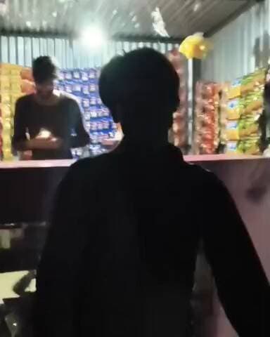 रन्नौद: टोरिया गांव में चोरी करते पकड़ा गया युवक, रस्सी से बांधकर पीटा, दो साथी फरार