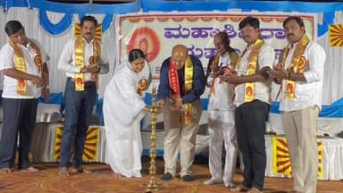 ಕೊಪ್ಪಳ: ನಗರದ ಪ್ರಜಾಪಿತ ಬ್ರಹ್ಮಕುಮಾರಿ ಈಶ್ವರಿ ವಿಶ್ವವಿದ್ಯಾಲಯದಲ್ಲಿ ಮಹಾಶಿವರಾತ್ರಿ ಉತ್ಸವಕ್ಕೆ ಡಿಸಿ ಡಾ.ಸುರೇಶ ಬಿ ಇಟ್ನಾಳ ದೀಪ ಬೆಳಗಿ ಚಾಲನೆ