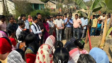 ডুমডুমা: বাঘজান দিয়ামূলী লোকনিৰ্মাণ পথৰ পৰা চাইবাসা লাইন পথৰ নিৰ্মাণ কাৰ্যৰ আধাৰশিলা স্থাপন কেবিনেট মন্ত্ৰী ৰূপেশ গোৱালাৰ