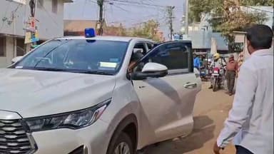 সিউড়ি ১: সিউড়ির R T গার্লস হাই স্কুল পরিদর্শন করতে উপস্থিত হলেন বীরভূম জেলার জেলাশাসক