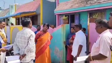 கிள்ளியூர்: கிளியூரில் இலவச பட்டா கேட்டு விண்ணப்பித்தவர்களிடம் மாவட்ட ஆட்சியர் விவரங்களை கேட்டறிந்தார்