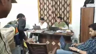 इटावा: इटावा में 1800 से अधिक स्मार्ट मीटर उपभोक्ता परेशान, 5-6 महीने से बिल नहीं आ रहा, कार्यालय के चक्कर काटने को मजबूर