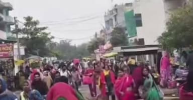 सीहोर नगर: शहर की सड़कों पर उमड़ा श्रद्धालुओं का सैलाब, रेलवे स्टेशन मार्ग पर भी दिखी भारी भीड़