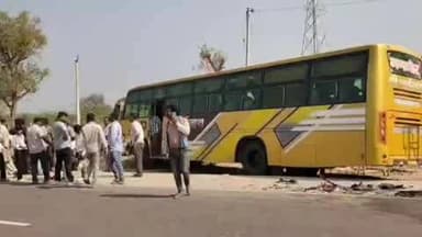 तिंवरी: तिंवरी में बस और कार की टक्कर, कार ड्राइवर घायल, बस में सभी यात्री सुरक्षित, हादसा घेवड़ा के शिवनगर में हुआ