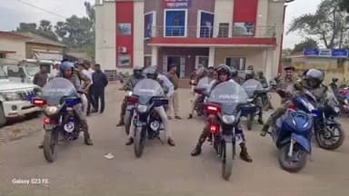 पाकुड़: पाकुड़ शहर में प्रशासन ने निकाला फ्लैग मार्च, शांतिपूर्ण और निष्पक्ष मतदान का संदेश दिया