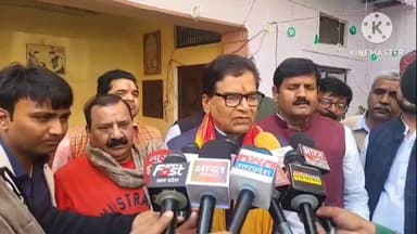 मैनपुरी: मैनपुरी के रेलवे स्टेशन रोड स्थित शादी समारोह में पहुंचे रामगोपाल यादव ने मीडिया से बात करते हुए कई बड़े बयान दिए