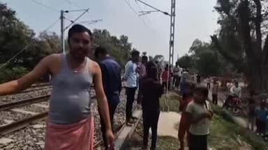 मांझी: दाउदपुर स्टेशन के पास ट्रेन से कटकर अज्ञात बुजुर्ग महिला की मौत