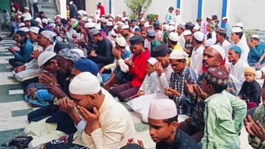 बलियापुर: बलियापुर में माहे रमजान के पहले जुम्मे पर नमाजियों की भीड़ उमड़ी, जामा मस्जिद में अदा की नमाज