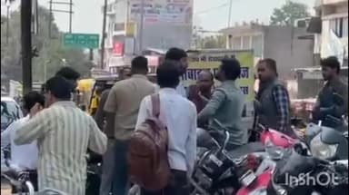 उरई: जिला न्यायालय के बाहर दो पक्षों के बीच विवाद के चलते हुई मारपीट, वीडियो आया सामने