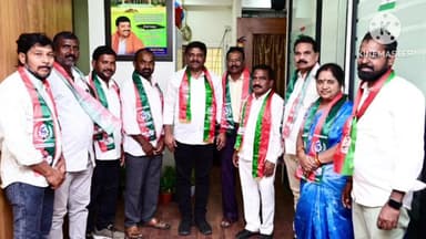 మహబూబాబాద్: తీన్మార్ మల్లన్న సమక్షంలో తెలంగాణ రాజ్యాధికార పార్టీలో చేరిన మహబూబాబాద్ జిల్లా నాయకులు