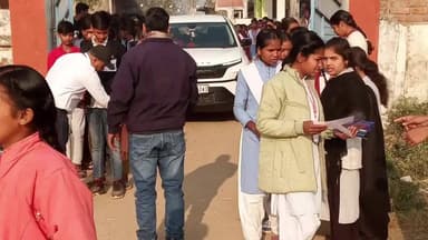 दुधि: बभनी में DIOS ने बोर्ड परीक्षा केंद्रों का किया निरीक्षण, चार केंद्रों पर सचल दस्ते ने भ्रमण कर दिए आवश्यक निर्देश