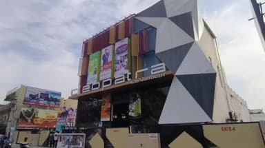 தூத்துக்குடி: 22 ஆண்டுகளுக்குப் பின்பு தவெக தலைவர் நடிகர் விஜய் நடித்த கில்லி திரைப்படம் கிளியோபட்ரா திரையரங்கில் வெளியானது ரசிகர்கள் கேக் வெட்டி உற்சாக கொண்டாட்டம்