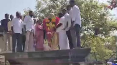 கடலூர்: முதுநகரில் அஞ்சலை அம்மாளின் சிலைக்கு திமுக சார்பில் மாலை அணிவித்து மரியாதை செலுத்தினர்