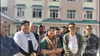 इंदौरा: इंदौरा में कन्या स्कूल मर्ज करने के प्रस्ताव पर पूर्व विधायिका रीता धीमान का क्षेत्रवासियों का विरोध