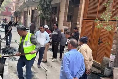 सिविल लाइन्स: बुराड़ी: निगम पार्षद रूबी रावत ने तोमर कॉलोनी का किया निरीक्षण