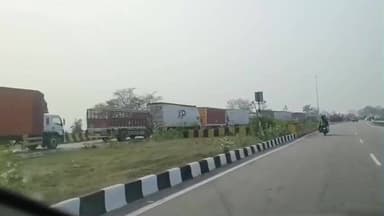 तालबेहट: पवा के पास हाइवे 44 पर कई किलोमीटर दूर तक 3 घंटे लगा लंबा जाम, सैकड़ों लोग प्रभावित, वीडियो हुआ वायरल