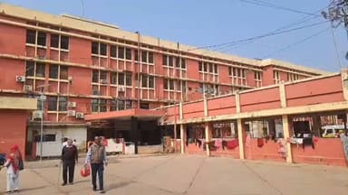 झांसी: सिमराहा के एक युवक ने अवैध काम बंद करने की उठाई आवाज, दबंगों ने पीटा, दोनों पैर और एक हाथ हुआ फैक्चर, मेडिकल में भर्ती