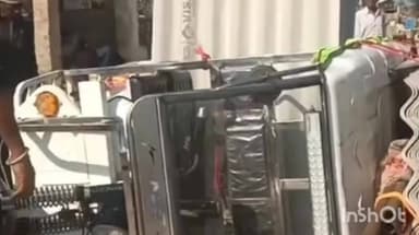 त्योंथर: बारा खुर्द में सीमेंट शीट से लदा ई-रिक्शा पलटा, चालक बाल-बाल बचा, सुहागी थाना क्षेत्र की घटना