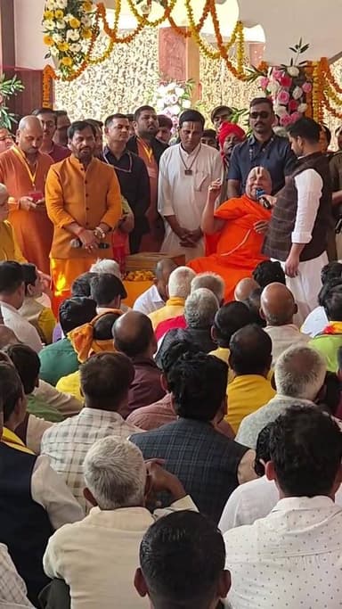 बढ़नी मिश्र में प्राण प्रतिष्ठा कार्यक्रम में श्री रामभद्राचार्य जी महाराज