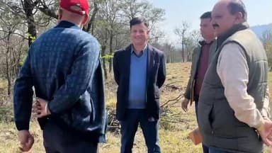 बड़सर: हिमुण्डा के प्रस्तावित प्रोजेक्ट के संदर्भ में निदेशक राजेश बन्याल ने भुटलाड़ में भूमि का किया निरीक्षण