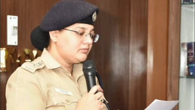 வாலாஜா: ராணிப்பேட்டை மாவட்ட காவல் கண்காணிப்பாளர் அலுவலகத்தில் உலகத் தாய்மொழி நாள் உறுதிமொழி ஏற்பு எஸ்பி தலைமையில் நடைபெற்றது