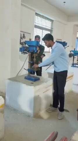 संपतचक: क्षत्रिय उच्च माध्यमिक विद्यालय ने टेक्नोलॉजी अवेयरनेस प्रोग्राम के तहत सत्यम पॉलिटेक्निक कॉलेज का किया परिभ्रमण