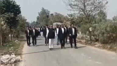 तमकुही राज: घर में घुसकर मारपीट और धमकी का आरोप, अधिवक्ता ने एसपी से न्याय की गुहार लगाई