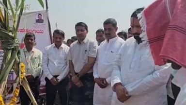 ಅಥಣಿ: ಯಲಿಹಡಲಗಿ ಗ್ರಾಮದಲ್ಲಿ 65 ಲಕ್ಷ ರೂಪಾಯಿ ವೆಚ್ಚದಲ್ಲಿ ಪ್ರಾಥಮಿಕ ಆರೋಗ್ಯ ಕೇಂದ್ರ ಕಟ್ಟಡ ಕಾಮಗಾರಿಗೆ ಶಾಸಕ ಲಕ್ಷ್ಮಣ ಸವದಿ ಚಾಲನೆ