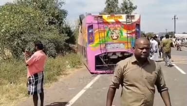 ஆண்டிப்பட்டி: ஆண்டிபட்டி அருகே கார் மீது தனியார் பஸ் மோதி பஸ் தலைக்குப்புற கவிழ்ந்து விபத்து - 30க்கும் மேற்பட்டோர் படுகாயம்