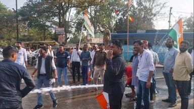 अनूपपुर: इंदिरा चौक पर कांग्रेस का प्रदर्शन, मुख्यमंत्री का पुतला जलाने का प्रयास