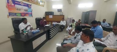 ಹನೂರು: ಗ್ಯಾರಂಟಿ ಯೋಜನೆಗಳ ಸಮರ್ಪಕ ಅನುಷ್ಠಾನಕ್ಕೆ ಕ್ರಮ ಕೈಗೊಳ್ಳಲು ಹನೂರಲ್ಲಿ ಅದ್ಯಕ್ಷ ರಾಚ್ಚಯ್ಯ ಸೂಚನೆ