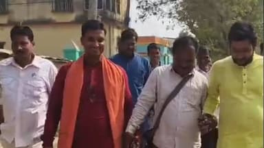 ভাতার: ভাতার ব্লক তৃণমূলের প্রাক্তন সভাপতি শারীরিকভাবে অসুস্থ সেই গ্রামে দলীয় কর্মসূচিতে গিয়ে BJP র যুব নেতা দেখা করলেন