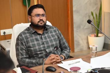 నిర్మల్: మున్సిపాలిటీలో ప్రజలందరూ తమ ప్రాపర్టీ టాక్స్ ను వెంటనే చెల్లించాలి: స్థానిక సంస్థల అదనపు కలెక్టర్ ఫైజాన్ అహ్మద్