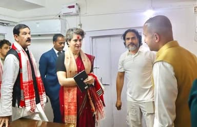 असम चुनाव प्रबंधन को लेकर अमित सिहाग ने प्रियंका गांधी से गुवाहाटी में की मुलाकात
Amit Sihag
असम चुनाव के मध्यनजर प्र...