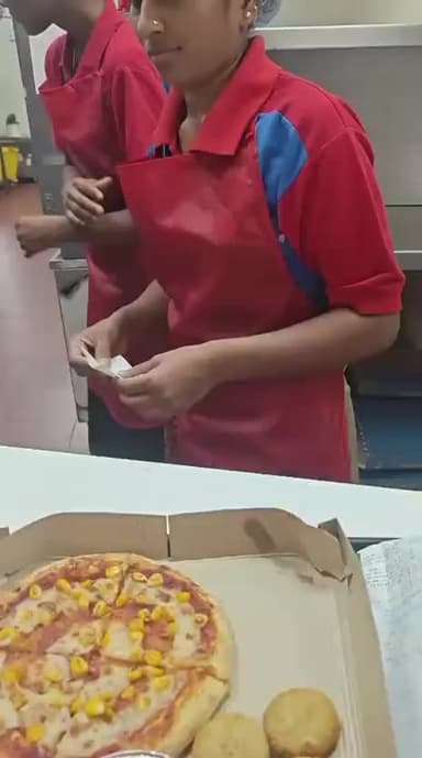 વડોદરા પશ્ચિમ: Inorbit Mall ડોમિનોઝ માં વાસી પીઝા પધરાવતા ગ્રાહક અકળાયા