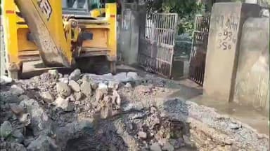 भिनाय: भिनाय में पटवार घर के सामने पाइप लाइन लीकेज से बहते पानी को शिकायत के बाद जलदाय विभाग की टीम ने किया दुरुस्त