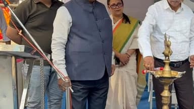 মাটিগাড়া: শিলিগুড়ির ৫ টি ওয়ার্ডের ১৬ টি পাকা রাস্তা নির্মান প্রকল্পের কাজের শিলান্যাস করেন মেয়র গৌতম দেব