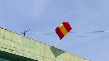 சேலம்: திருவாக் கவுண்டனூர் சுதந்திரப் போராட்ட வீரர் அஞ்சலை அம்மாள் நினைவு தினம் த.வெ.க வினர் படத்திற்கு மலர் தூவி மரியாதை