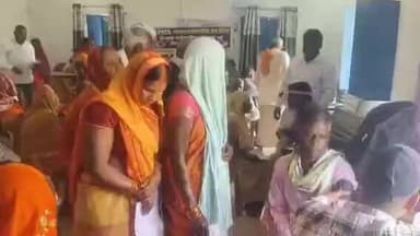 सतबरवा: रबदा पंचायत सचिवालय में ग्रामीणों को मुफ्त आंख जांच के साथ सुविधाओं की जानकारी दी गई