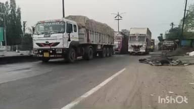 नांदगाव: पुणे इंदोर राष्ट्रीय महामार्गावर मोठ्या प्रमाणात वाहतुकीची कोंडी मनमाड शहरातील नागरिक त्रस्त