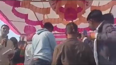 हिण्डौन: शेरपुर में दौड़ प्रतियोगिता में विधायक अनीता जाटव ने दिखाई हरी झंडी, लोगों ने किया स्वागत