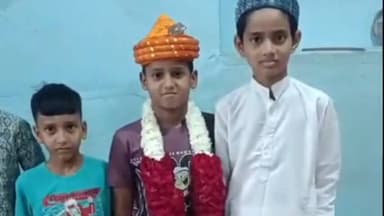 ખંભાત: કડીવાલ વિસ્તારમાં રહેતા 8 વર્ષીય નવાઝહુસેને જીવનનો પ્રથમ રોજો રાખી અલ્લાહની ઈબાદત કરી.