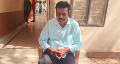 గిద్దలూరు: కంభం లో ఏసీబీ అధికారుల దాడులు, లంచం తీసుకుంటుండగా వ్యవసాయ శాఖ అధికారిని అదుపులోకి తీసుకున్న అధికారులు