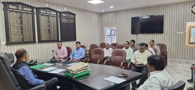 सभी प्रखंड शिक्षा पदाधिकारियों के साथ समीक्षात्मक बैठक।