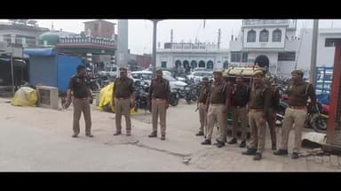 मंझनपुर: जुमे की नमाज को लेकर प्रशासन अलर्ट, एएसपी ने संभाली कमान, मंझनपुर के संवेदनशील इलाकों का किया पैदल भ्रमण