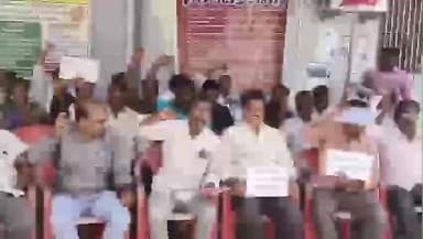 భీమవరం: సహకార ఉద్యోగుల సమస్యలు పరిష్కరించాలి: డీసీసీబీ ఎదుట ఆందోళన